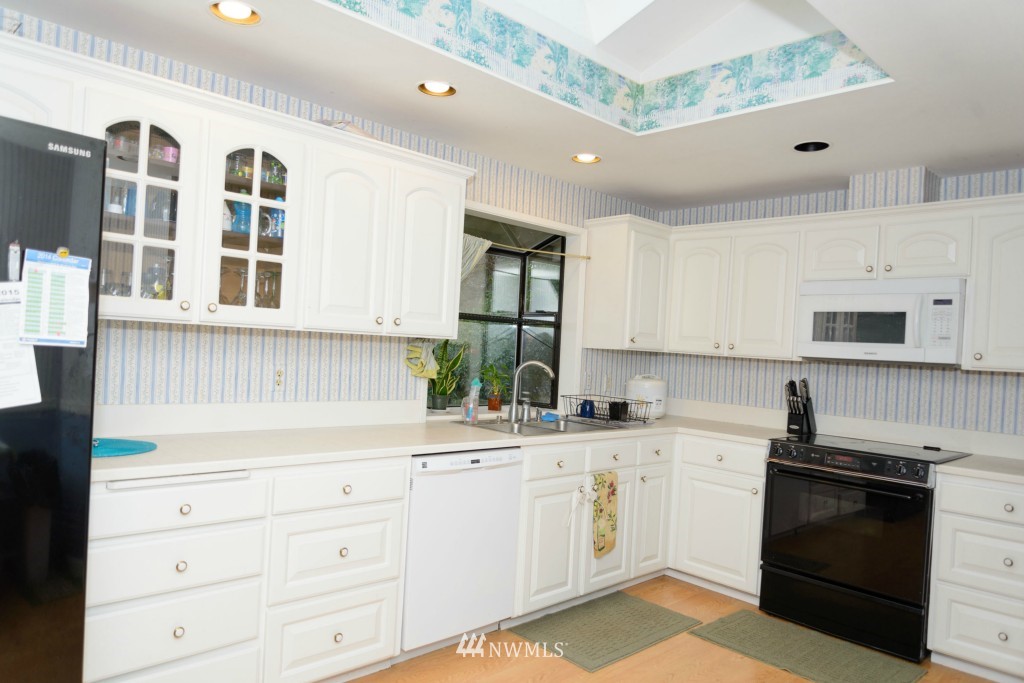 15604 Southeast 148th Street Renton, WA 98059 - Photo 4 of 20