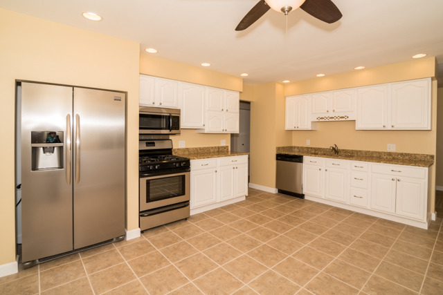 62 Amesbury Road Montgomery, IL 60538 - Photo 3 of 17 Gallery Image 3