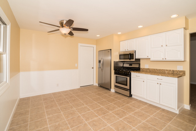 62 Amesbury Road Montgomery, IL 60538 - Photo 4 of 17 Gallery Image 4
