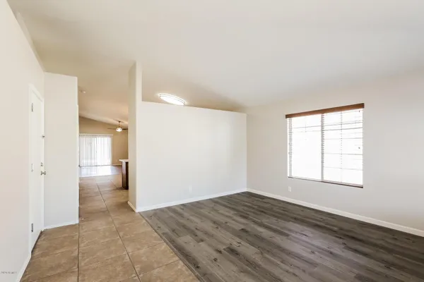$2,005 | 2829 West Grenadine Road, Phoenix, AZ 85041