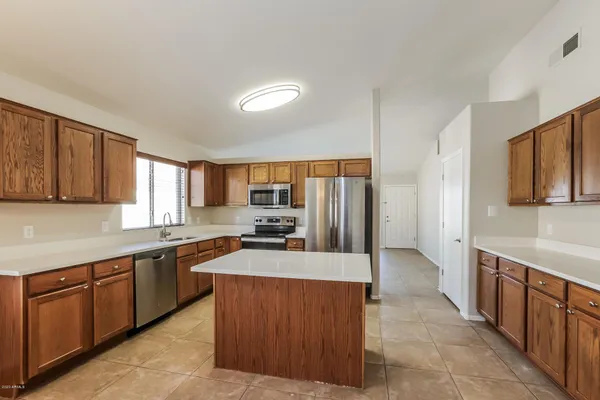 $2,005 | 2829 West Grenadine Road, Phoenix, AZ 85041