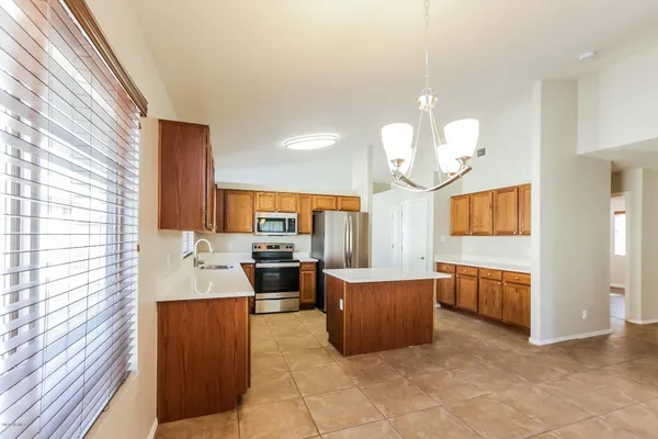 $2,005 | 2829 West Grenadine Road, Phoenix, AZ 85041