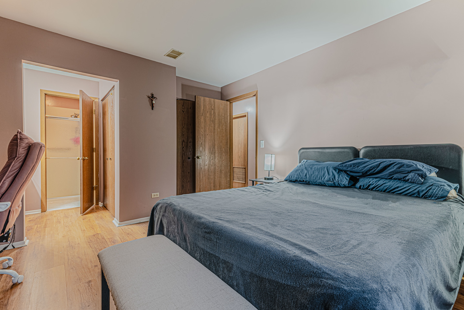 5 Creekside Circle, Unit B Elgin, IL 60123 - Photo 16 of 25 a bedroom with a bed and a closet