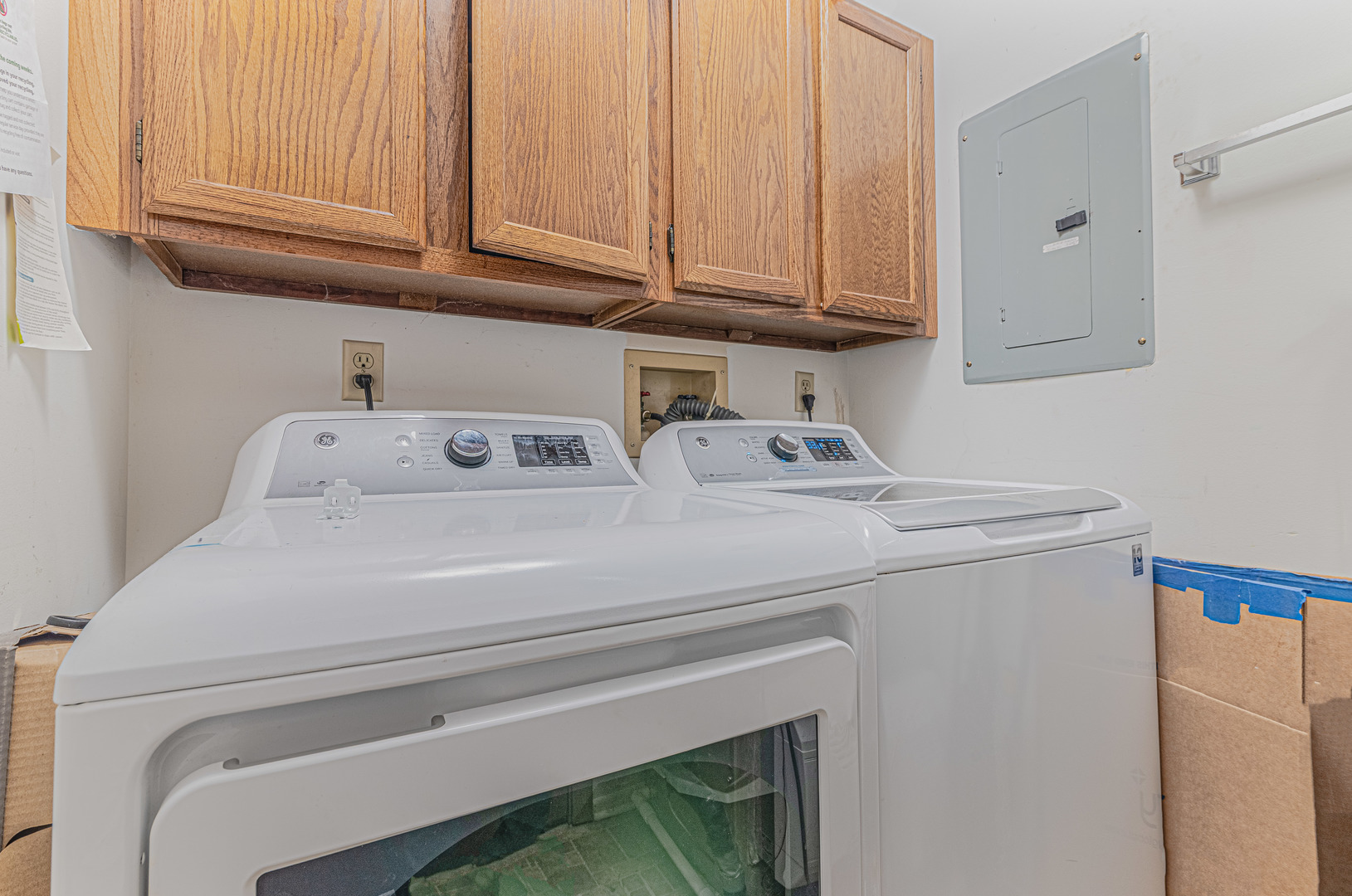 5 Creekside Circle, Unit B Elgin, IL 60123 - Photo 21 of 25 a utility room with dryer and washer