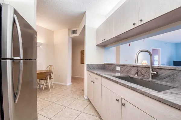$388,990 | 800 Uno Lago Drive, Unit 105, Juno Beach, FL 33408