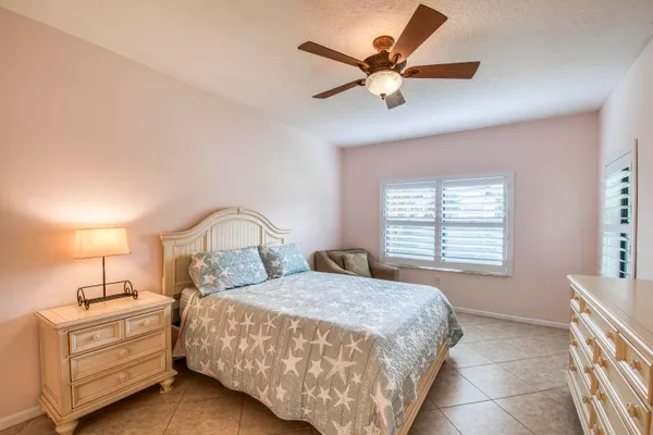 $388,990 | 800 Uno Lago Drive, Unit 105, Juno Beach, FL 33408