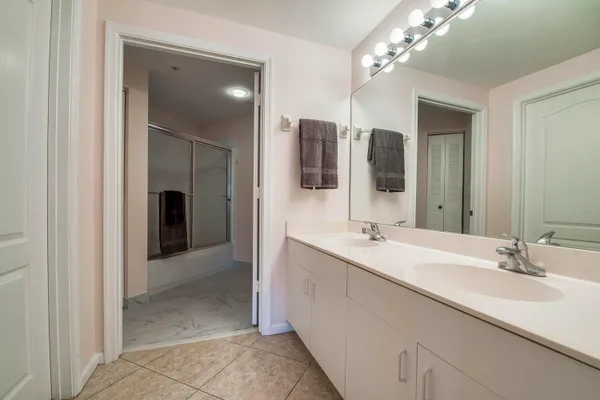 $388,990 | 800 Uno Lago Drive, Unit 105, Juno Beach, FL 33408