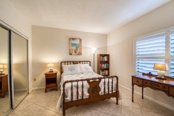 $388,990 | 800 Uno Lago Drive, Unit 105, Juno Beach, FL 33408