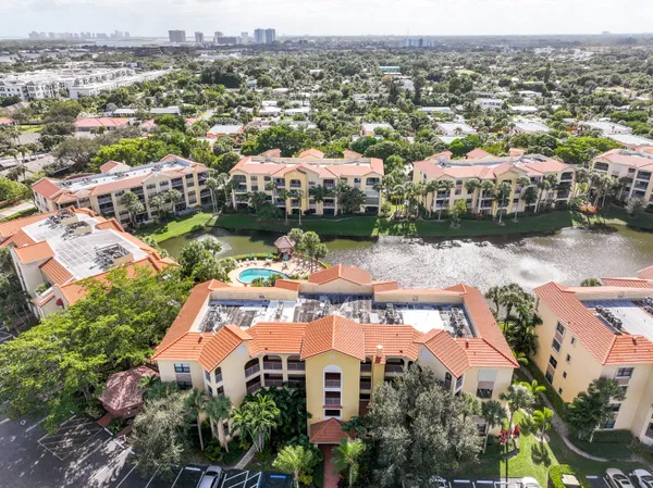 $388,990 | 800 Uno Lago Drive, Unit 105, Juno Beach, FL 33408