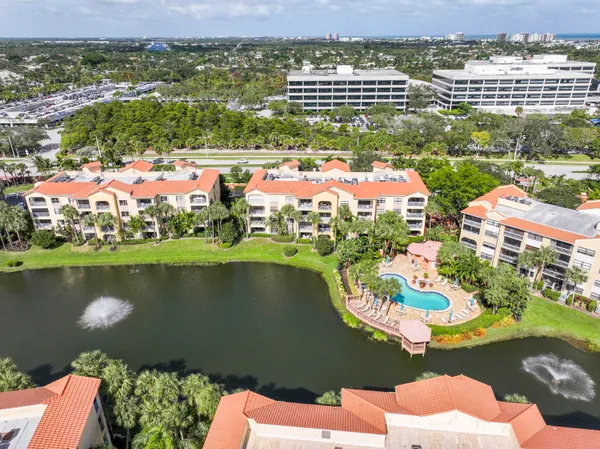 $388,990 | 800 Uno Lago Drive, Unit 105, Juno Beach, FL 33408