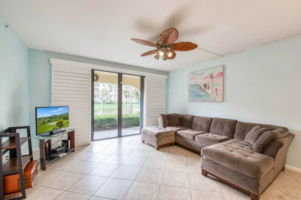 $388,990 | 800 Uno Lago Drive, Unit 105, Juno Beach, FL 33408