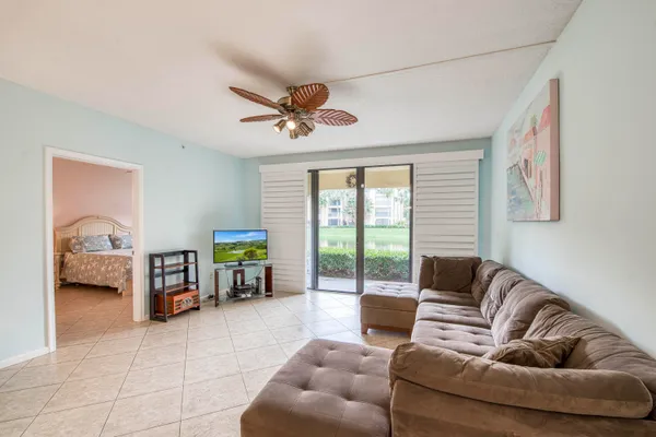$388,990 | 800 Uno Lago Drive, Unit 105, Juno Beach, FL 33408