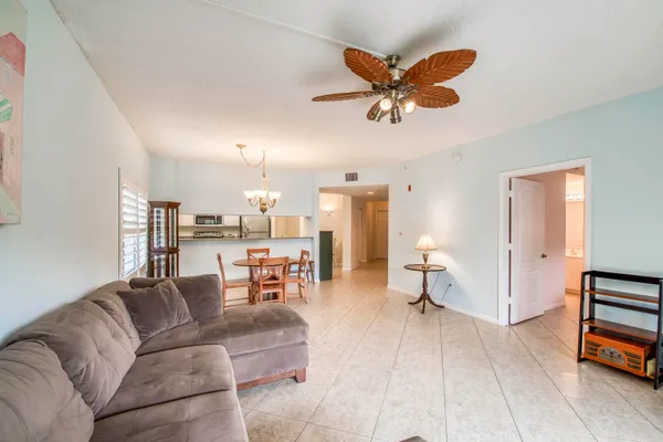 $388,990 | 800 Uno Lago Drive, Unit 105, Juno Beach, FL 33408