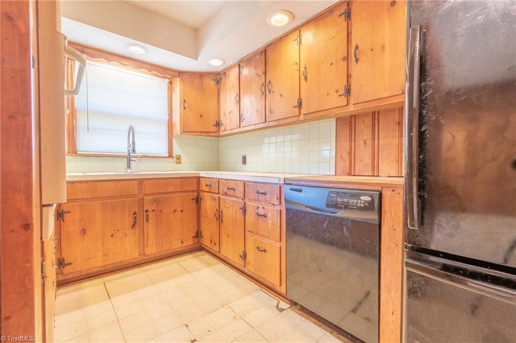 2335 Meredith Road Pfafftown, NC 27040 - Photo 3 of 18 Gallery Image 3