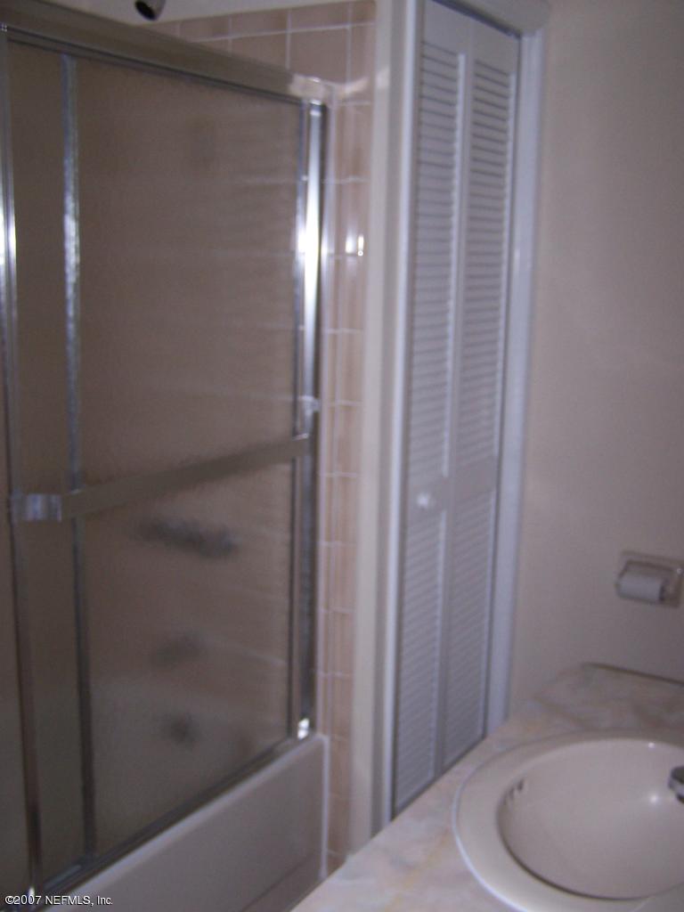 762 Cole Road West Jacksonville, FL 32218 - Photo 8 of 10 Hall bathroom