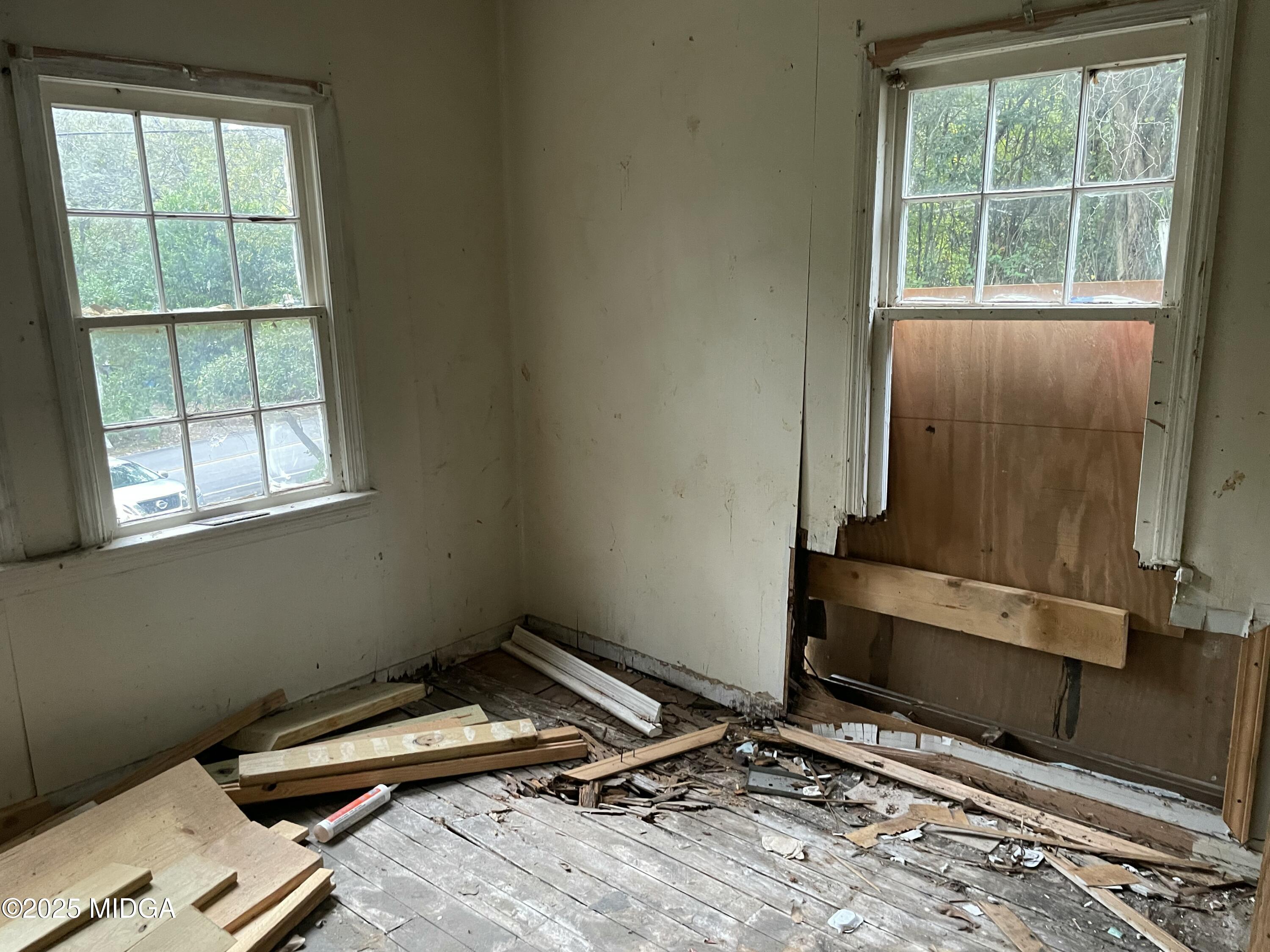 648 Hightower Road Macon, GA 31206 - Photo 15 of 21 a room with exposed pipes and a window