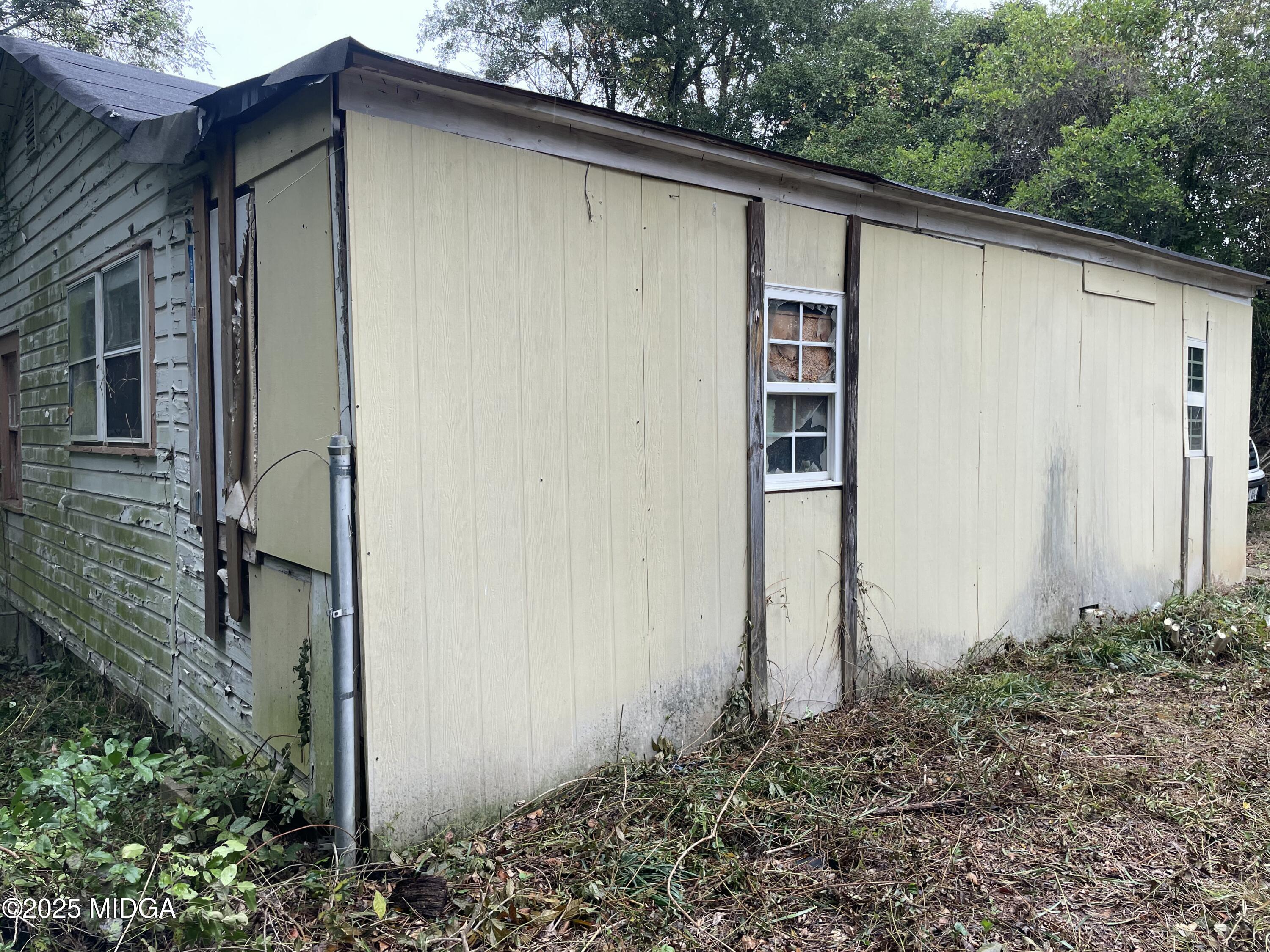 648 Hightower Road Macon, GA 31206 - Photo 18 of 21 a backyard of a house