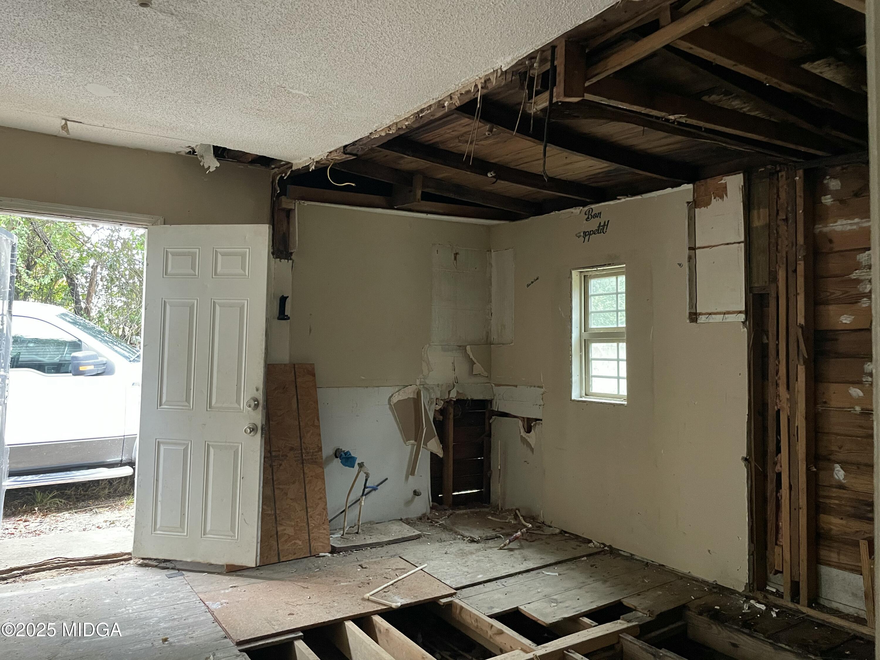 648 Hightower Road Macon, GA 31206 - Photo 8 of 21 a view of under an empty room