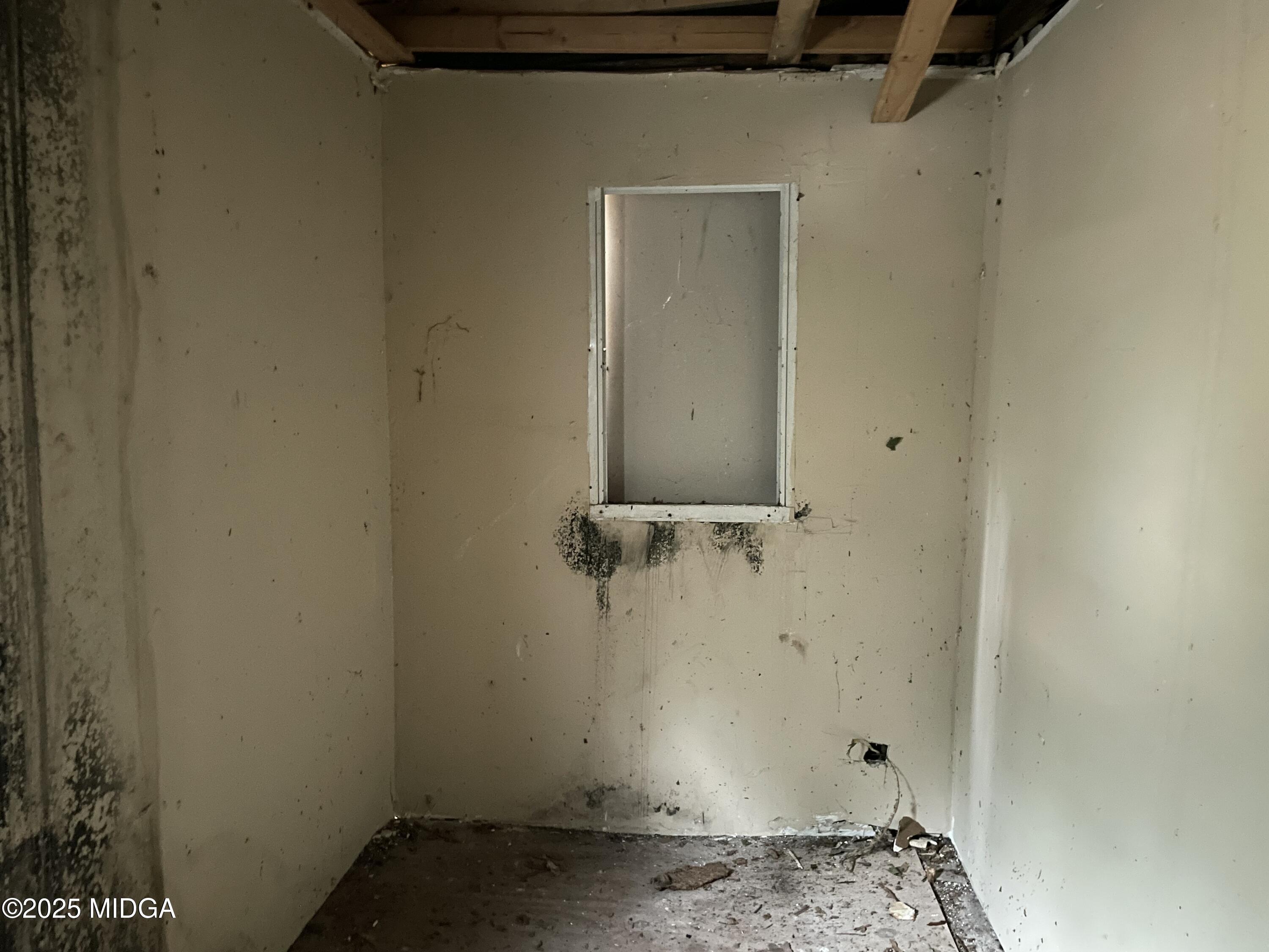 648 Hightower Road Macon, GA 31206 - Photo 10 of 21 a bathroom with a granite countertop sink