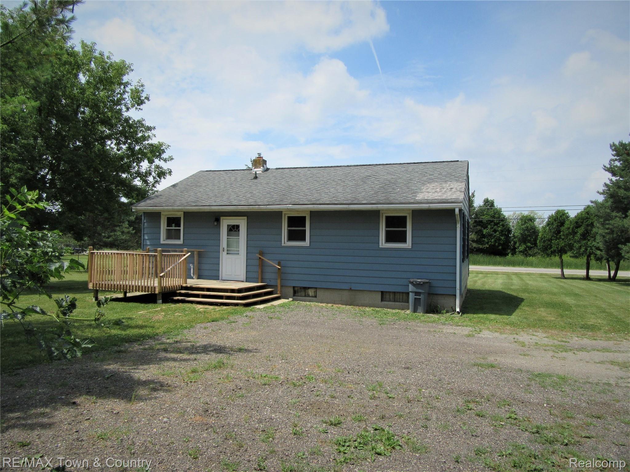 3133 Elms Road Swartz Creek, MI 48473 - Photo 21 of 23 elms yard 2.jpg