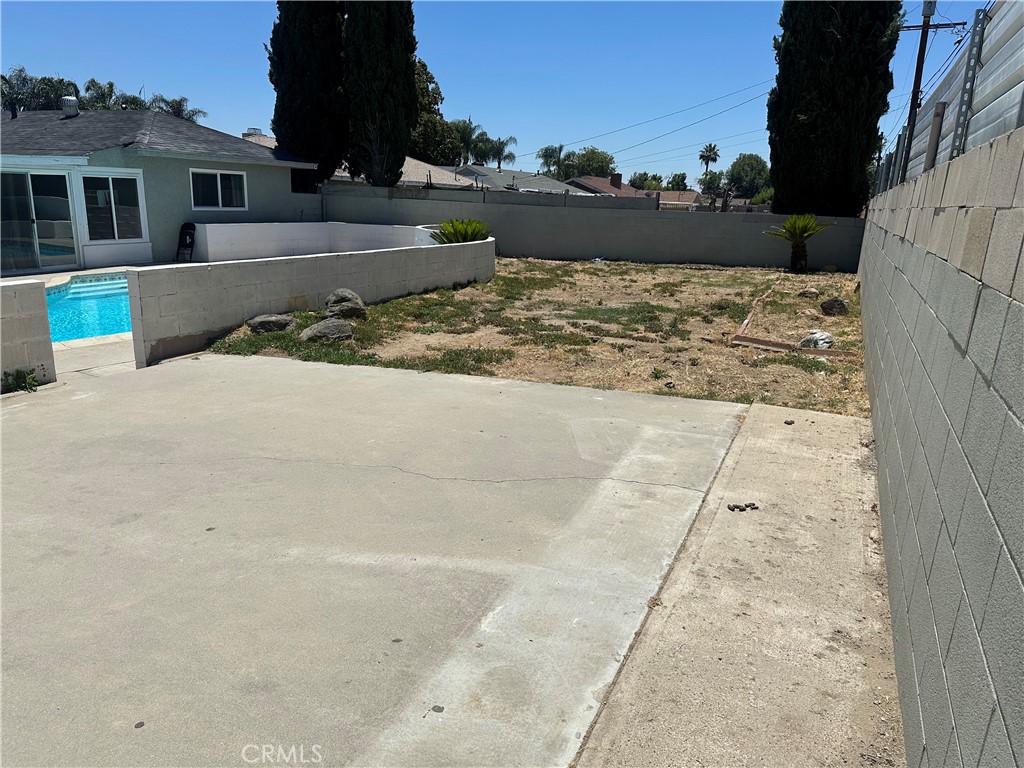 114 South Acacia Avenue Rialto, CA 92376 - Photo 18 of 21 a view of a yard