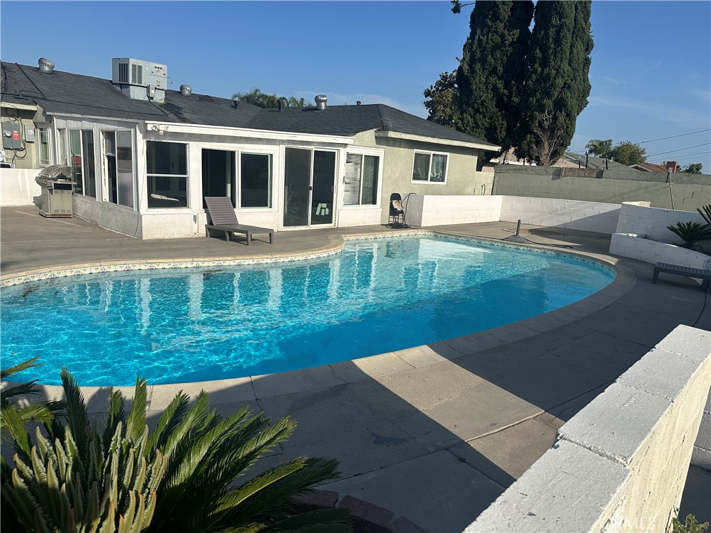 114 South Acacia Avenue Rialto, CA 92376 - Photo 20 of 21 front view of a house with a yard