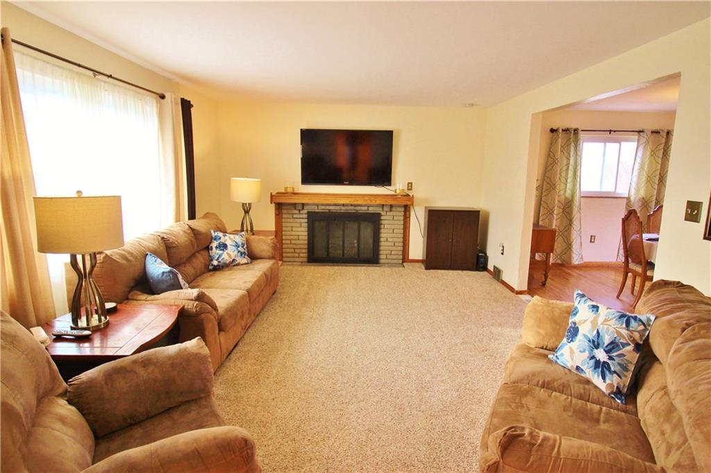 8 Herbst Road Coraopolis, PA 15108 - Photo 3 of 19