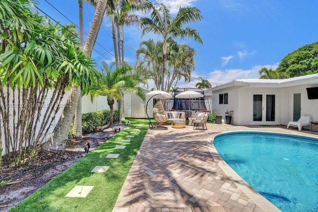 2080 Northeast 65th Street Fort Lauderdale, FL 33308 - Photo 16 of 38
