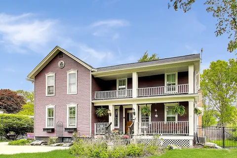 $713,000 | 310 West Kirchhoff Road, Arlington Heights, IL 60005