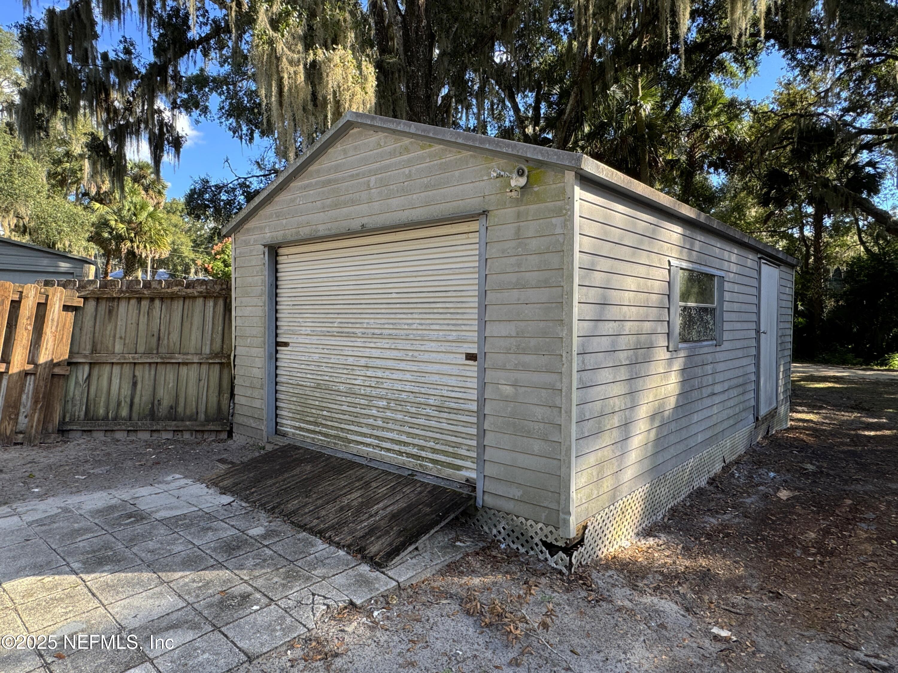 225 Lake George Road Seville, FL 32190 - Photo 32 of 37 a view of a small yard with wooden fence