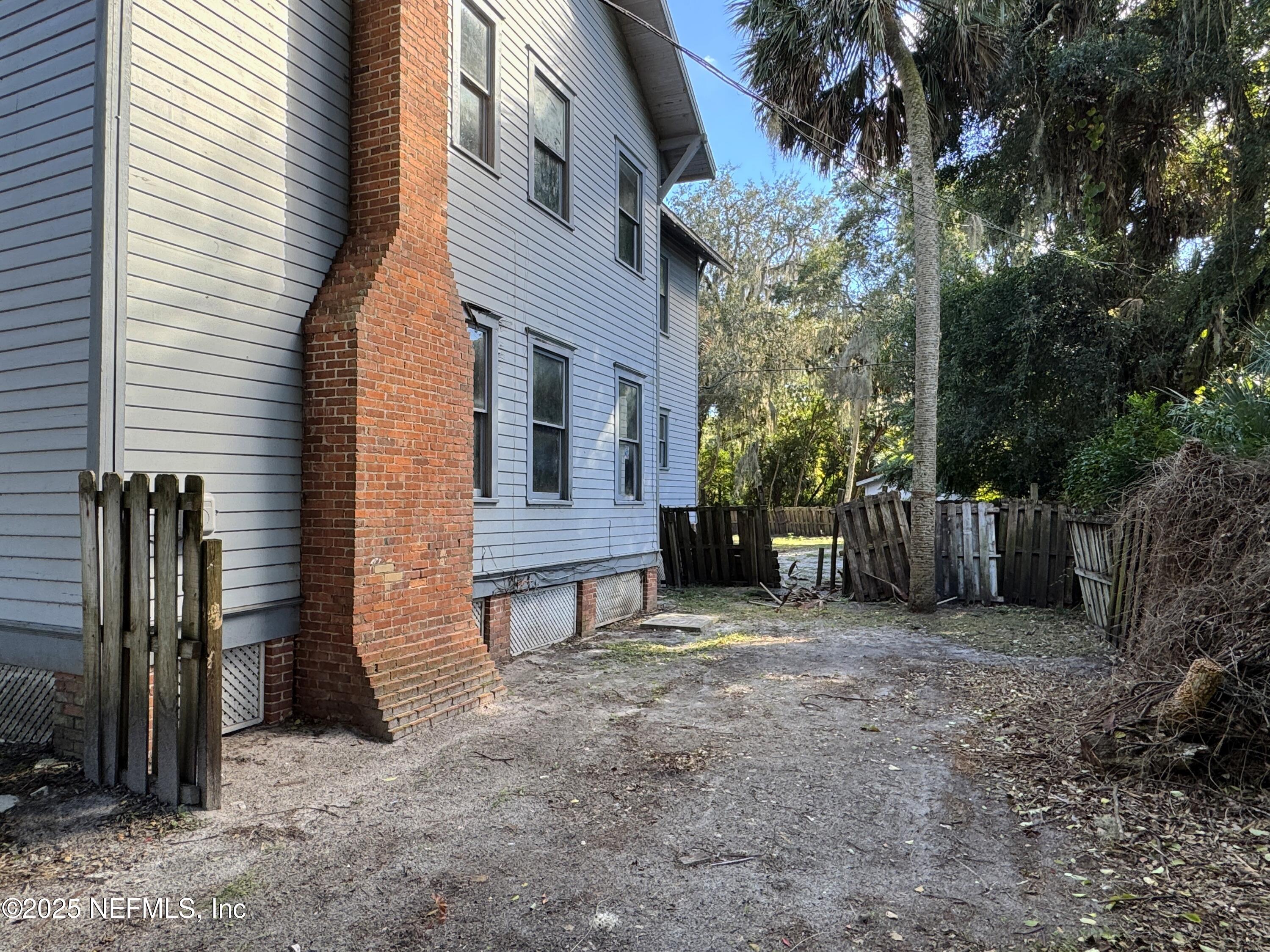 225 Lake George Road Seville, FL 32190 - Photo 8 of 37 a view of a house with a yard and tree
