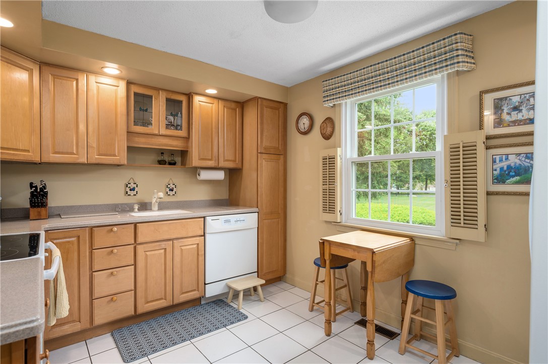 2970 Mendon Road, Unit 27 (404) Cumberland, RI 02864 - Photo 6 of 32 Gallery Image 6