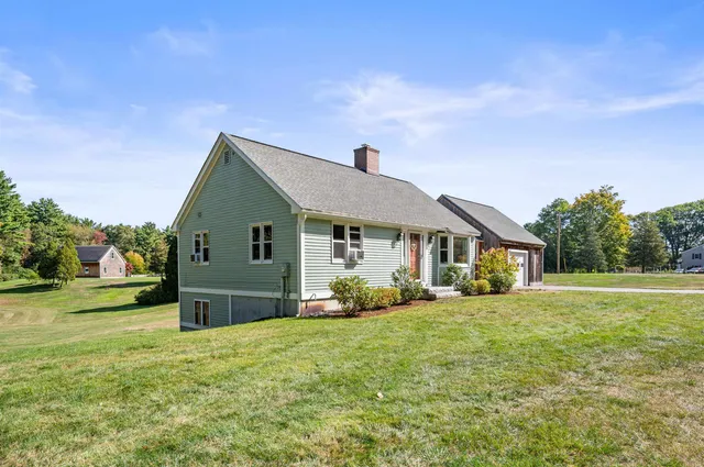 $649,000 | 152 Amesbury Road, Kensington, NH 03833