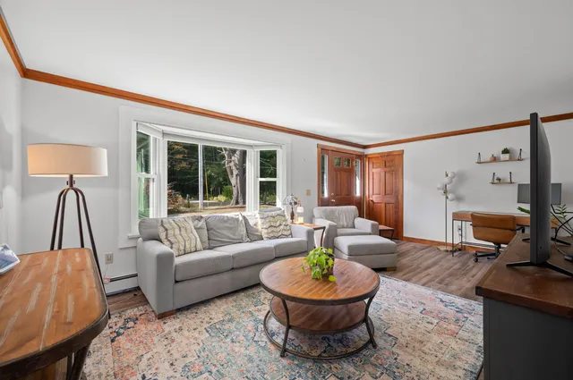 $649,000 | 152 Amesbury Road, Kensington, NH 03833