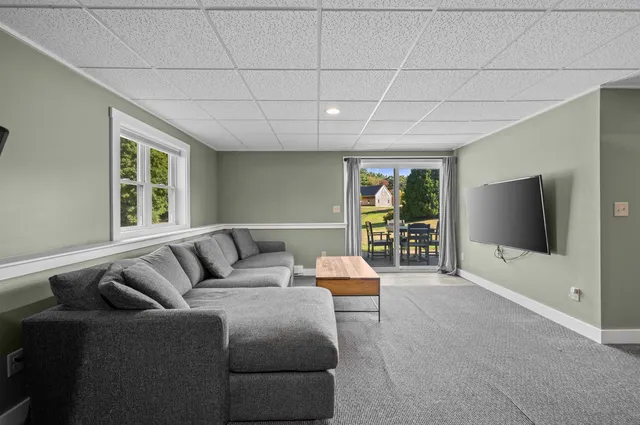 $649,000 | 152 Amesbury Road, Kensington, NH 03833