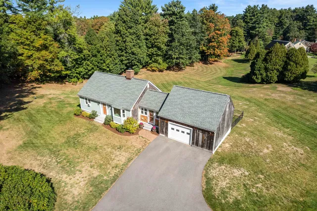 $649,000 | 152 Amesbury Road, Kensington, NH 03833