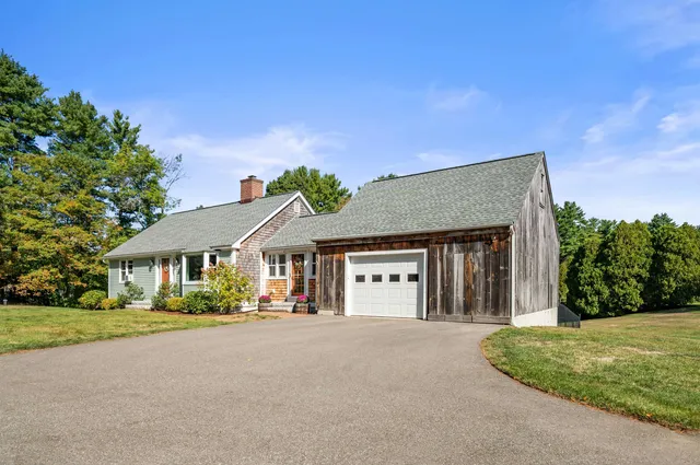$649,000 | 152 Amesbury Road, Kensington, NH 03833