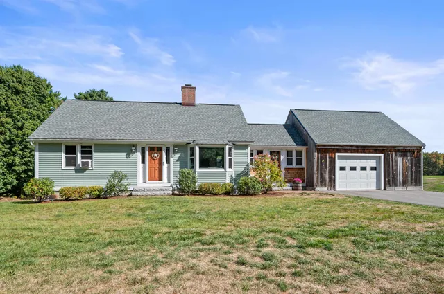 $649,000 | 152 Amesbury Road, Kensington, NH 03833