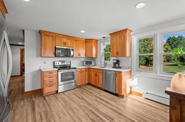 $649,000 | 152 Amesbury Road, Kensington, NH 03833