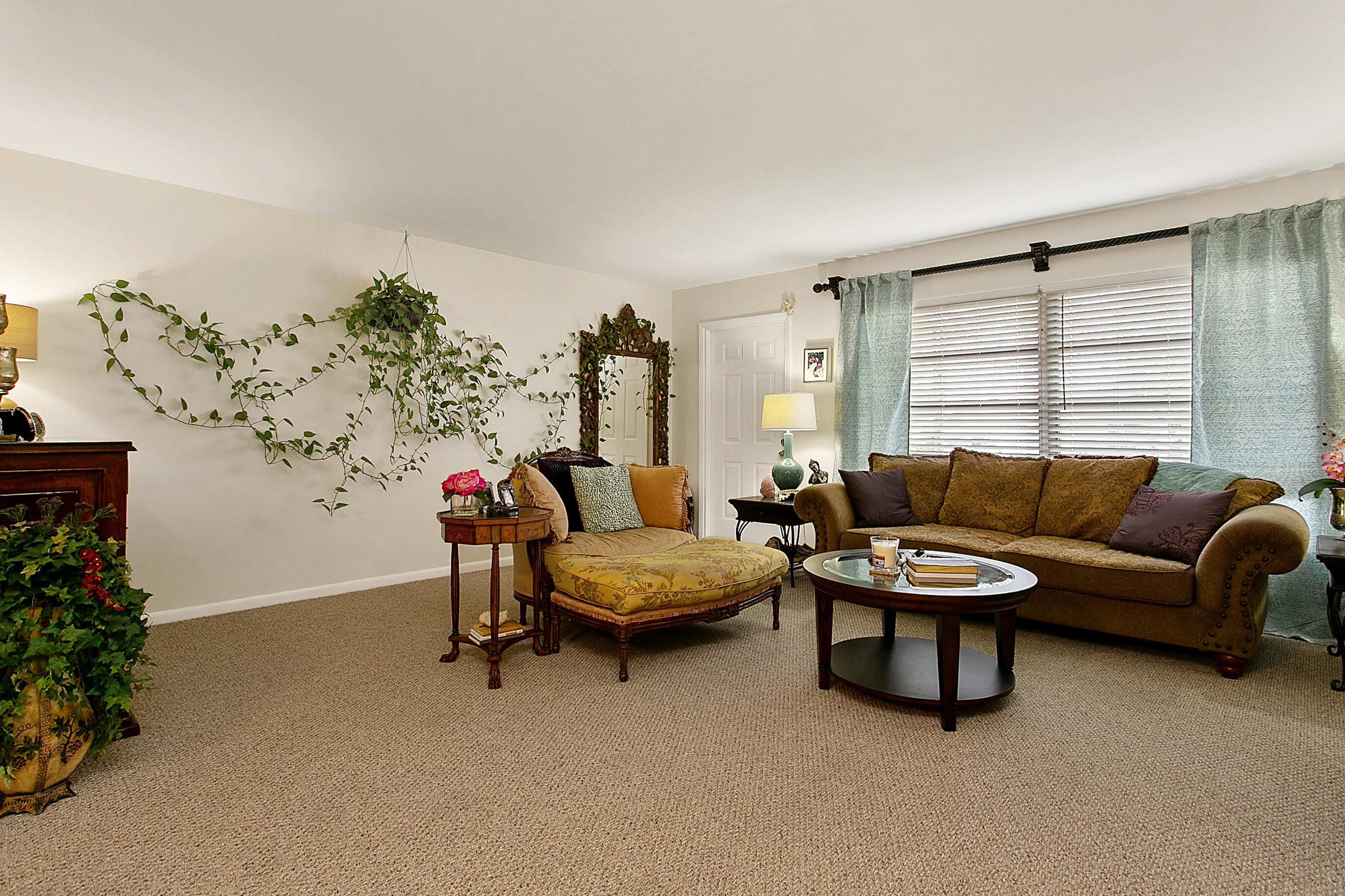 4899 Northwest 5th Avenue Boca Raton, FL 33431 - Photo 2 of 20 SPACIOUS GREAT ROOM