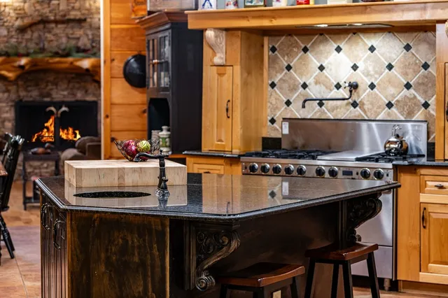 $1,100,000 | 2007 Pine Log Church Road, Brasstown, NC 28902