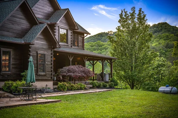 $1,050,000 | 2007 Pine Log Church Road, Brasstown, NC 28902