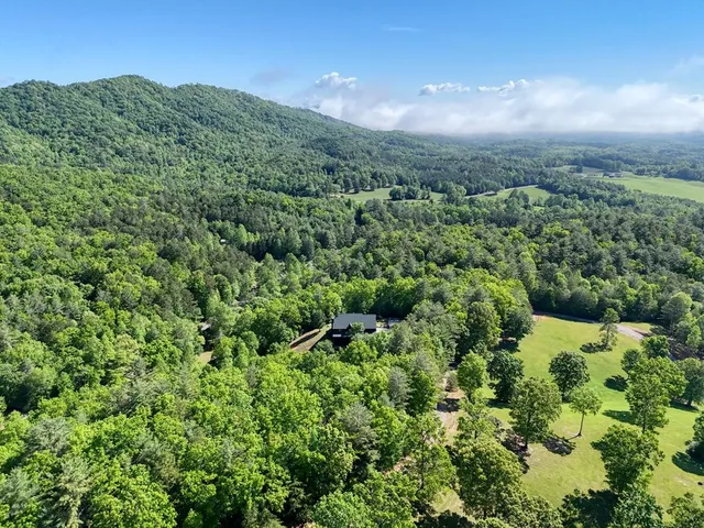 $1,100,000 | 2007 Pine Log Church Road, Brasstown, NC 28902