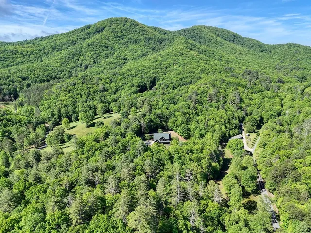 $1,100,000 | 2007 Pine Log Church Road, Brasstown, NC 28902