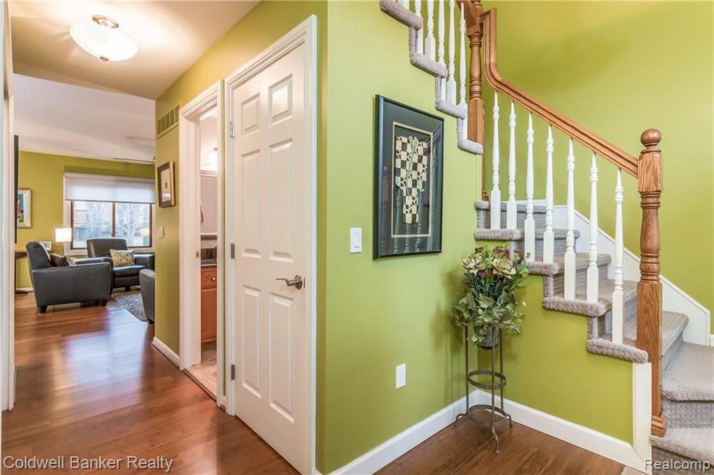2192 Rochelle Park Drive, Unit 112 Rochester Hills, MI 48309 - Photo 4 of 37