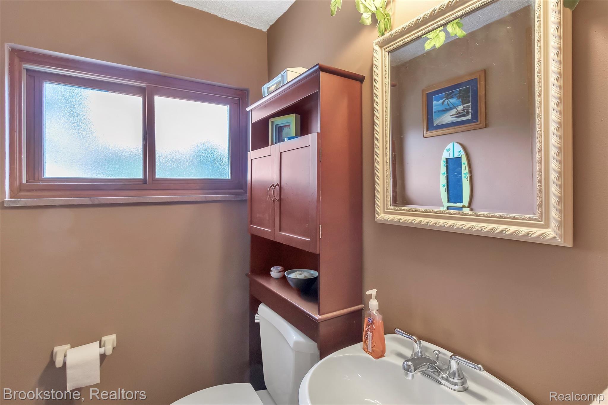 1868 Grace Avenue Rochester, MI 48309 - Photo 16 of 36 1868-Grace-Ave-Rochester-hills-MI-windowstill-16.jpg