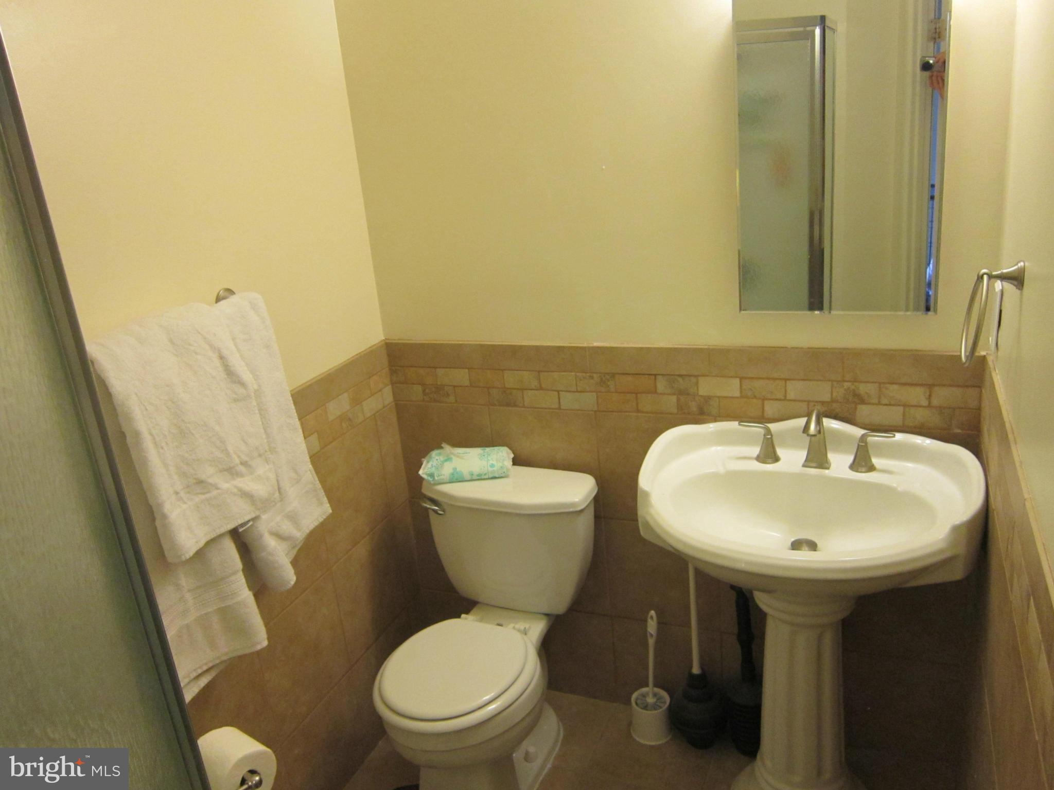 8587 Tyrolean Way Springfield, VA 22153 - Photo 24 of 30 a bathroom with a toilet sink and mirror