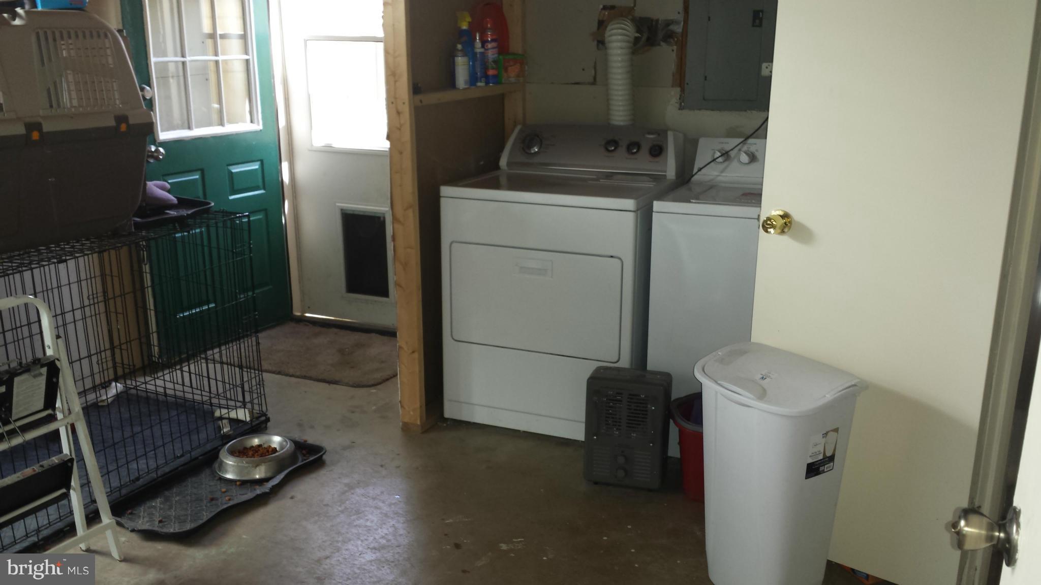 8587 Tyrolean Way Springfield, VA 22153 - Photo 25 of 30 a room with gym equipment