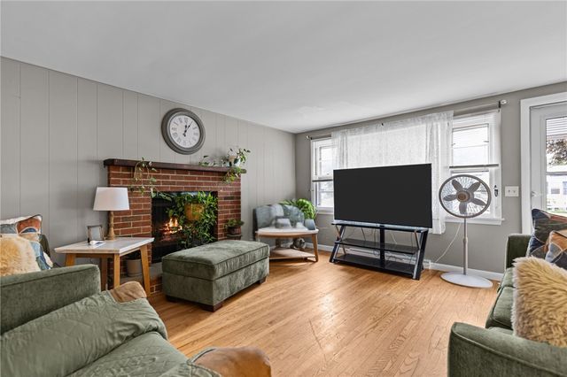 $405,000 | 30 Archdale Drive, Warwick, RI 02889