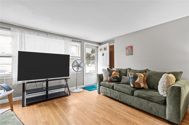 $405,000 | 30 Archdale Drive, Warwick, RI 02889